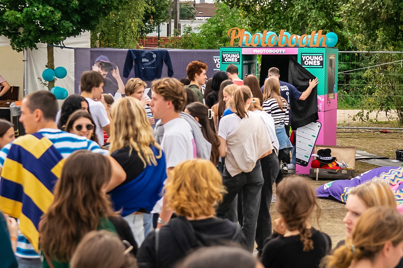 YoungOnes-photobooth-marketing-2